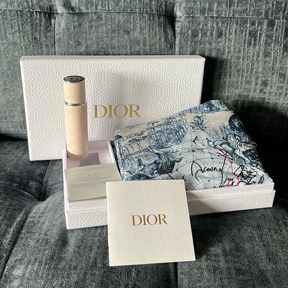 CHRISTIAN DIOR LIMITED EDITION AROUND THE WORLD POUCH & REFILLABLE ATOMIZER - Picture 1 of 8